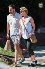Pregnant KATHERINE HEIGL Out and About in Los Angeles 10/08/2016