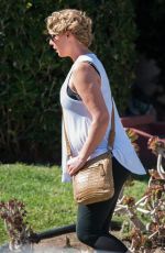Pregnant KATHERINE HEIGL Out and About in Los Angeles 10/08/2016