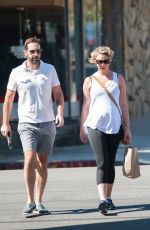Pregnant KATHERINE HEIGL Out and About in Los Angeles 10/08/2016