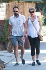 Pregnant KATHERINE HEIGL Out and About in Los Angeles 10/08/2016