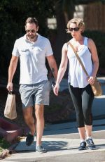 Pregnant KATHERINE HEIGL Out and About in Los Angeles 10/08/2016