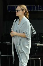 Pregnant NATALIE PORTMAN Out Shopping in Los Angeles 10/24/2016