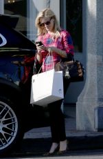 REESE WITHERSPOON Out Shopping in Malibu 10/19/2016