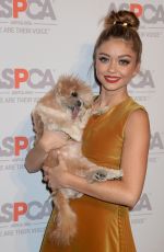 SARAH HYLAND at Aspca’s Los Angeles Benefir 10/20/2016
