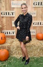 SARAH MICHELLE GELLAR at Gilt & Foodstirs Celebrate Exclusive Cupcake Kit Launch in Pacific Palisades 10/29/2016