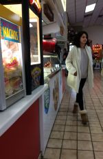 SELENA GOMEZ Near a Rehab Center in Tennessee 10/12/2016