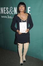 TARAJI P. HENSON at Her Book Signing at Barnes and Noble in New York 10/15/2016