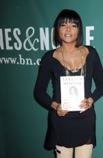 TARAJI P. HENSON at Her Book Signing at Barnes and Noble in New York 10/15/2016