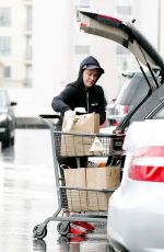 AMY POEHLER Shopping at Bristol Farms in Beverly Hills 11/26/2016