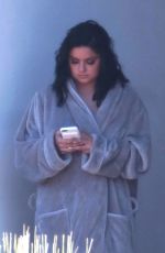 ARIEL WINTER Taking a Selfie in Her Bathrobe 14/11/2016