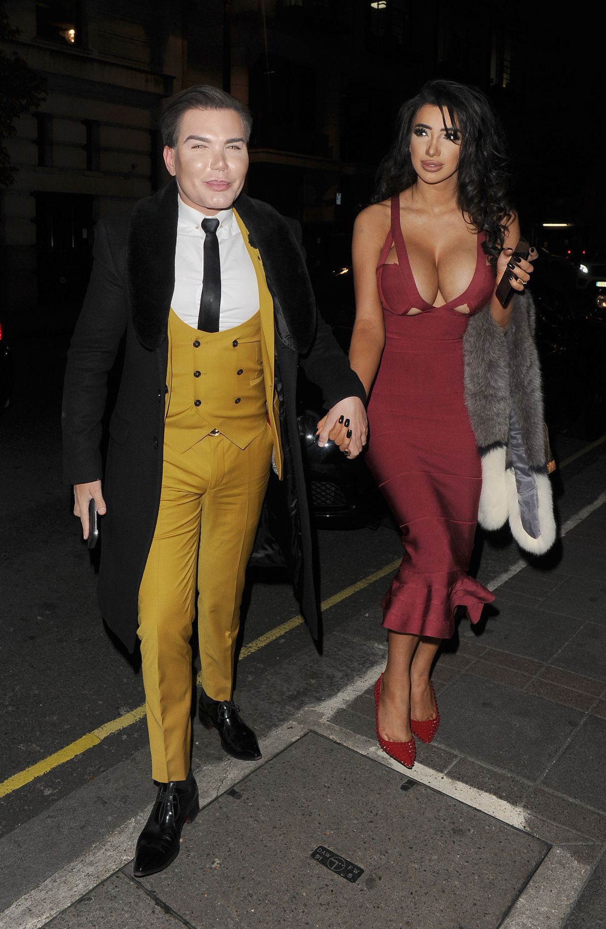 CHLOE KHAN Out for Dinner in Mayfair 11/28/2016 CHLOE KHAN Out for Dinner in Mayfair 11/28/2016