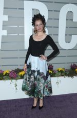 ELIZABETH BANKS at 2016 Breeders Cup in Arcadia 11/05/2016