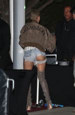 HALSEY Arrives at Kanye West’s Saint Pablo LA Tour Stop in Inglewood 11/01/2016