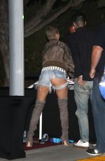HALSEY Arrives at Kanye West’s Saint Pablo LA Tour Stop in Inglewood 11/01/2016