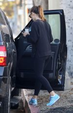 JENNIFER GARNER at Alfred Coffee in Brentwood 10/31/2016