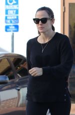 JENNIFER GARNER at Alfred Coffee in Brentwood 10/31/2016