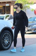 JENNIFER GARNER at Alfred Coffee in Brentwood 10/31/2016