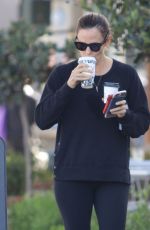 JENNIFER GARNER at Alfred Coffee in Brentwood 10/31/2016