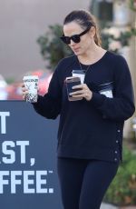 JENNIFER GARNER at Alfred Coffee in Brentwood 10/31/2016