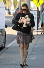 JENNIFER GARNER Bringing Flowers to Rose Restaurant in Venice Beach 11/11/2016