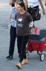 JENNIFER GARNER Cheer on Runners in Thanksgiving Day Turkey Trot in Pacific Palisades 11/24/2016