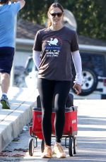 JENNIFER GARNER Cheer on Runners in Thanksgiving Day Turkey Trot in Pacific Palisades 11/24/2016