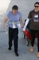 JENNIFER GARNER Cheer on Runners in Thanksgiving Day Turkey Trot in Pacific Palisades 11/24/2016
