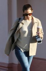 JENNIFER GARNER Shopping at Elysewalker in Pacific Palisades 11/17/2016