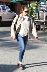 JENNIFER GARNER Shopping at Elysewalker in Pacific Palisades 11/17/2016