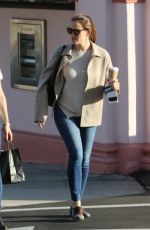 JENNIFER GARNER Shopping at Elysewalker in Pacific Palisades 11/17/2016