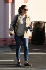 JENNIFER GARNER Shopping at Elysewalker in Pacific Palisades 11/17/2016