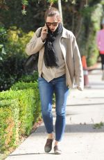 JENNIFER GARNER Shopping at Elysewalker in Pacific Palisades 11/17/2016