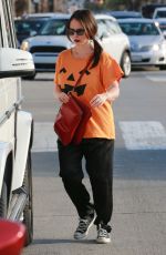 JENNIFER LOVE HEWITT Shopping at Whole Foods Market in Los Angeles 10/31/2016