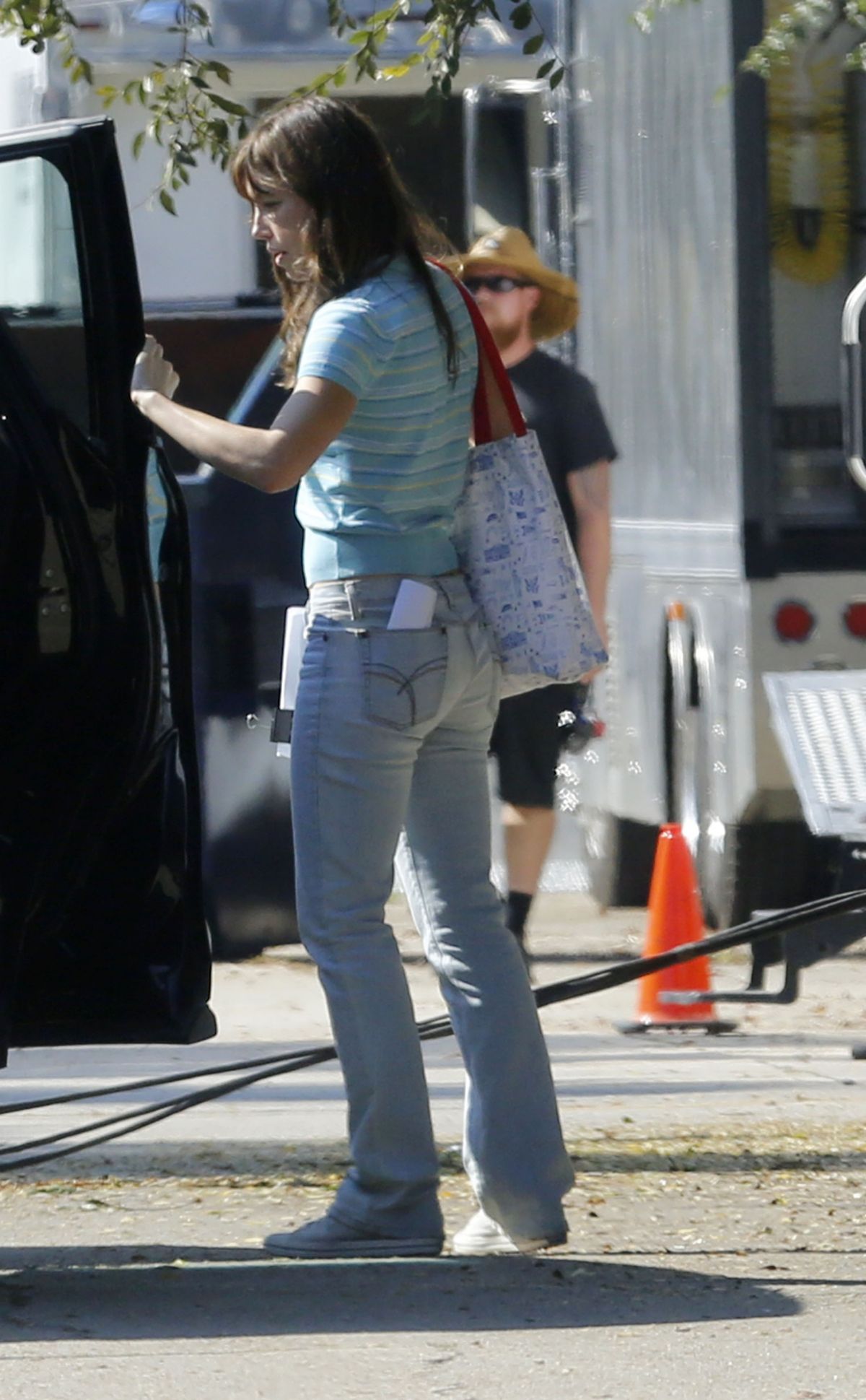 JESSICA BIEL on the Set of JESSICA BIEL on the Set of