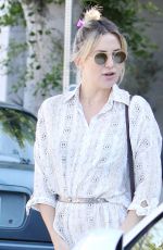 KATE HUDSON, GOLDIE HAWN and Kurt Russell at Early World Restaurant in Brentwood 11/25/2016