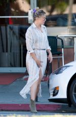 KATE HUDSON Out for Lunch in Los Angeles 11/25/2016