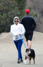 KATE HUDSON Out Hiking in Los Angeles 11/26/2016