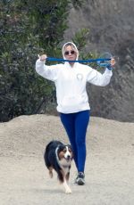 KATE HUDSON Out Hiking in Los Angeles 11/26/2016