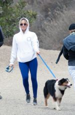 KATE HUDSON Out Hiking in Los Angeles 11/26/2016