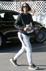 KELLY ROWLAND Shopping at Bristol Farms in Los Angeles 11/25/2016