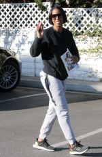 KELLY ROWLAND Shopping at Bristol Farms in Los Angeles 11/25/2016