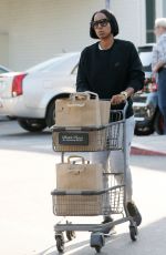 KELLY ROWLAND Shopping at Bristol Farms in Los Angeles 11/25/2016
