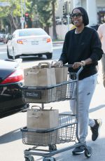 KELLY ROWLAND Shopping at Bristol Farms in Los Angeles 11/25/2016