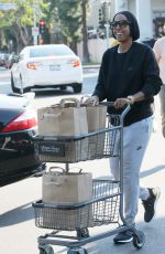 KELLY ROWLAND Shopping at Bristol Farms in Los Angeles 11/25/2016