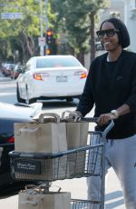 KELLY ROWLAND Shopping at Bristol Farms in Los Angeles 11/25/2016