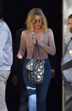 KOURTNEY and KHLOE KARDASHIAN Out Shoppin in Los Angeles 11/05/2016