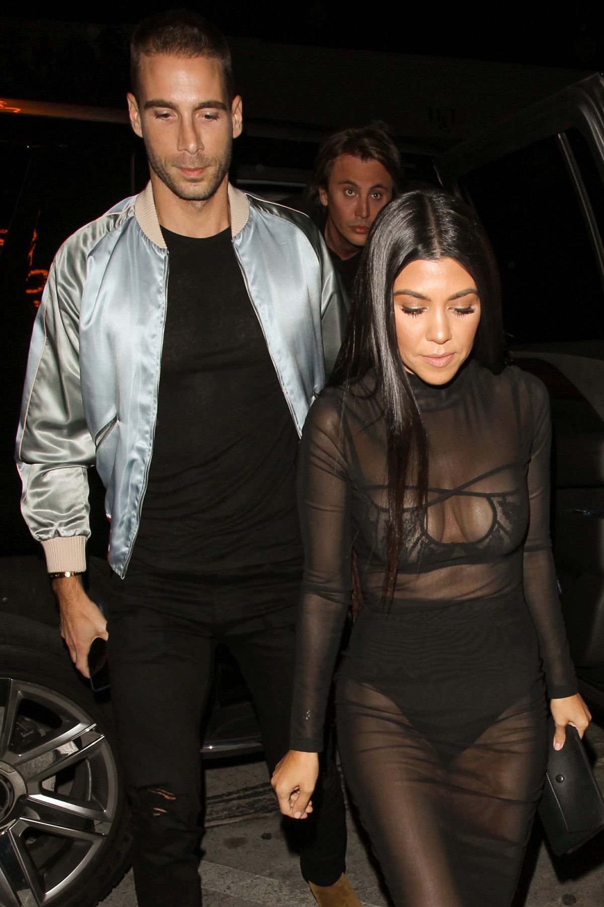 KOURTNEY KARDASHIAN Arrives at Dinner at Catch LA in West Hollywood 11/04/2016 KOURTNEY KARDASHIAN Arrives at Dinner at Catch LA in West Hollywood 11/04/2016