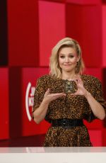 KRISTEN BELL and JULIA ROBERTS at Jimmy Kimmel Live 11/22/2016
