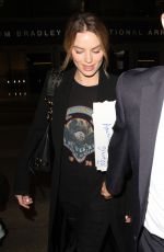 MARGOT ROBBIE at Los Angeles International Airport 11/15/2016