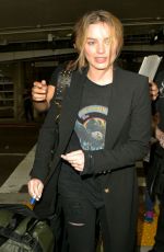 MARGOT ROBBIE at Los Angeles International Airport 11/15/2016